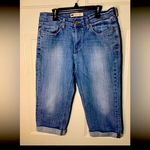 Very nice pair of Levi Capri’s!